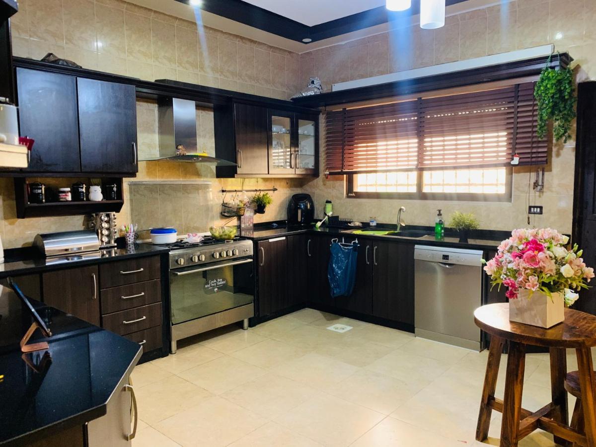 Laura'S Modern Villa 마다바 외부 사진